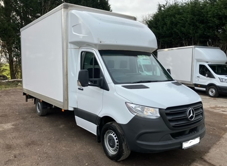 Luton Driver Side Front Image