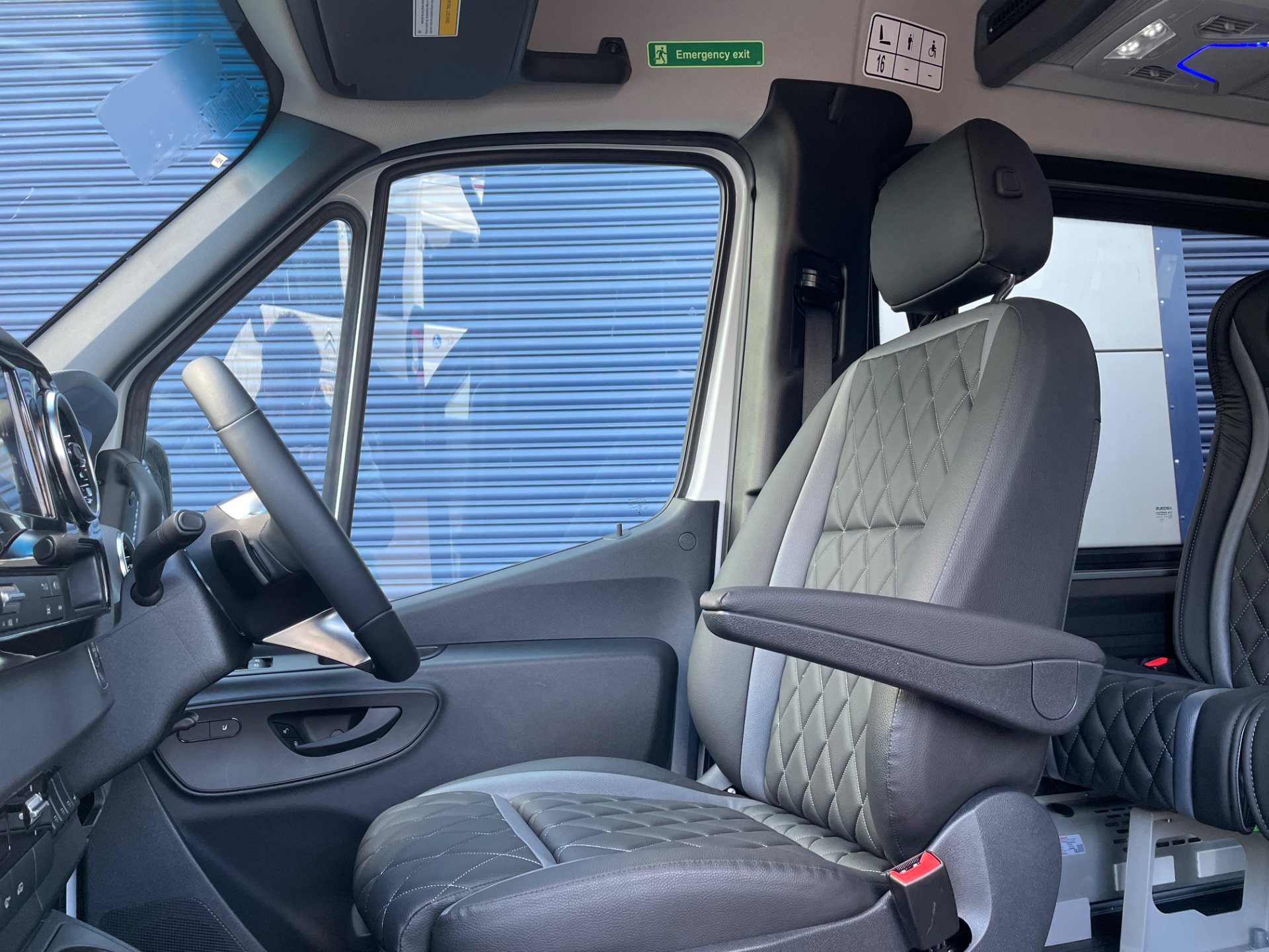 Mercedes Sprinter Minibus Diesel 23384e5bfd6b