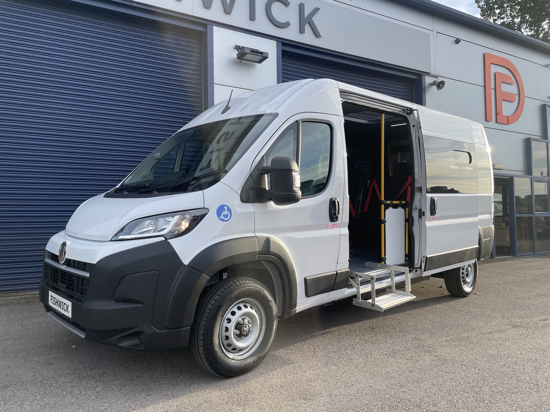 Vauxhall Movano Minibus Electric 33a7d2d372ff