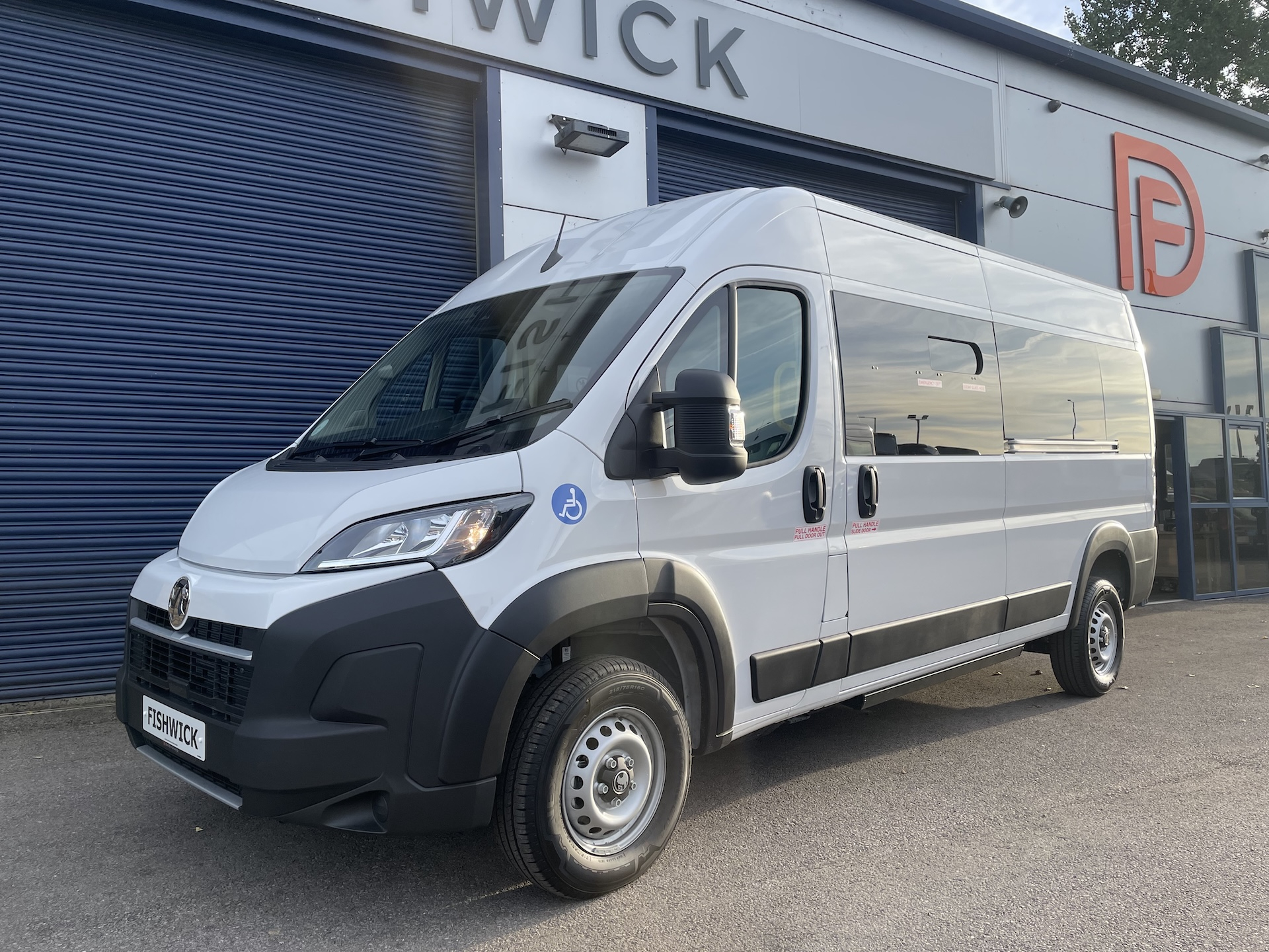 Vauxhall Movano Minibus Electric 819b42a1ca28